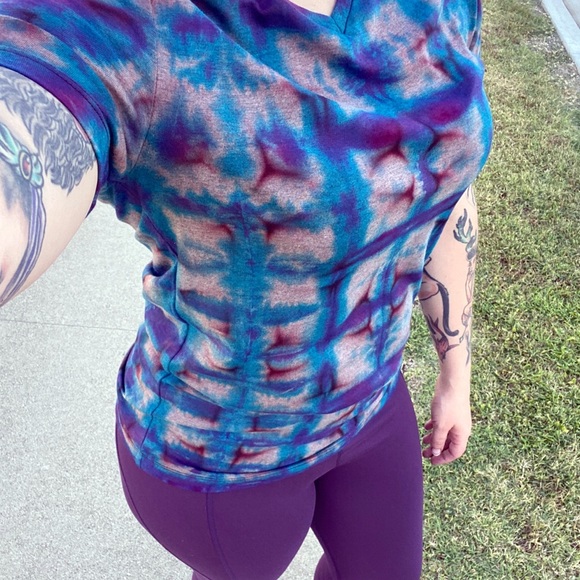 The Azure V-Neck - Picture 4 of 4